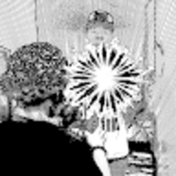 Meet your Posher, Mae - Picture 1 of 1